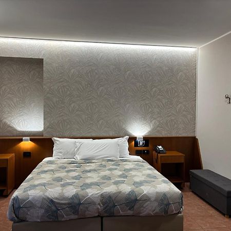 Villa Nasti Hotel Ristorante Canzo Екстер'єр фото