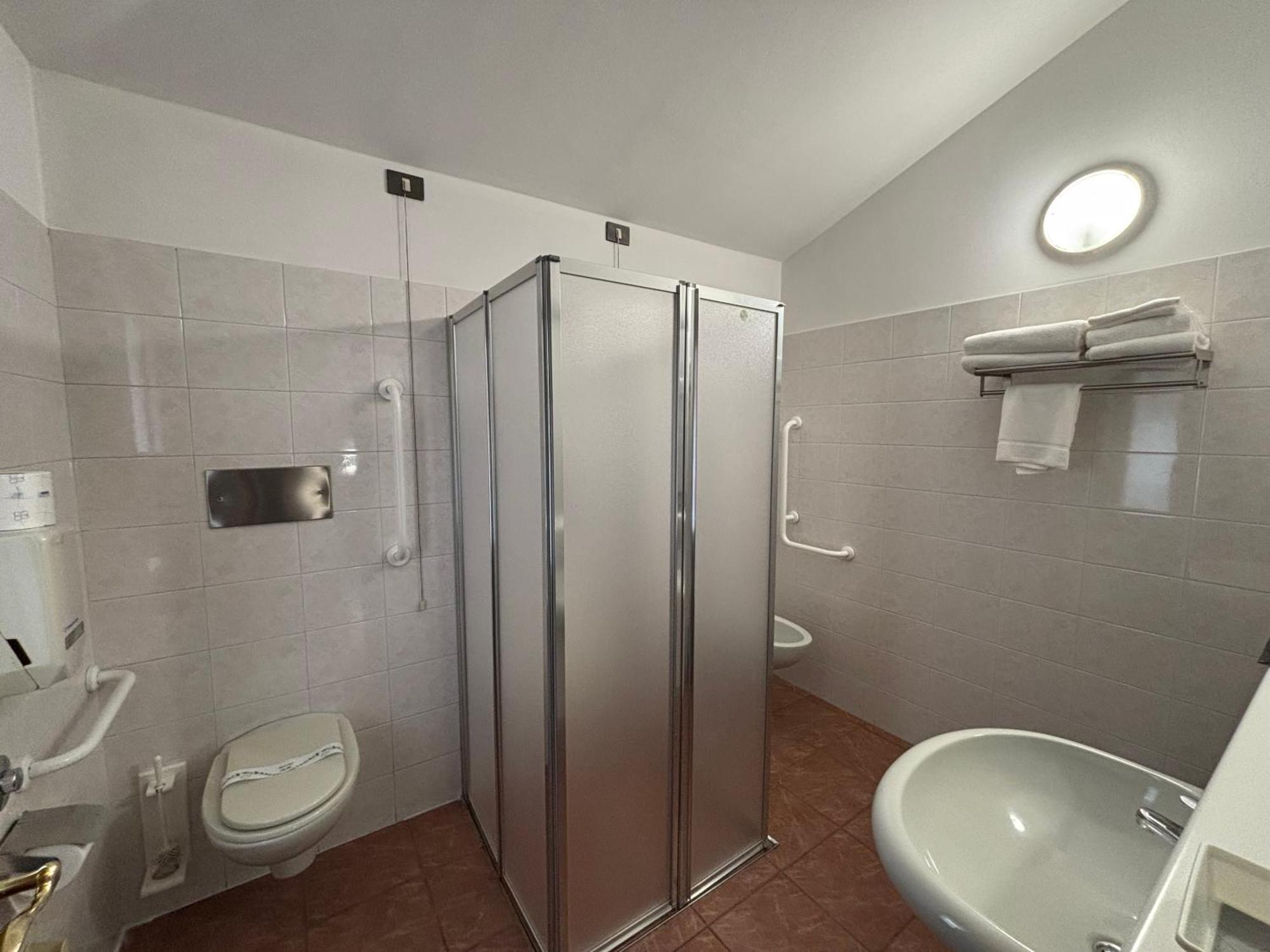 Villa Nasti Hotel Ristorante Canzo Екстер'єр фото