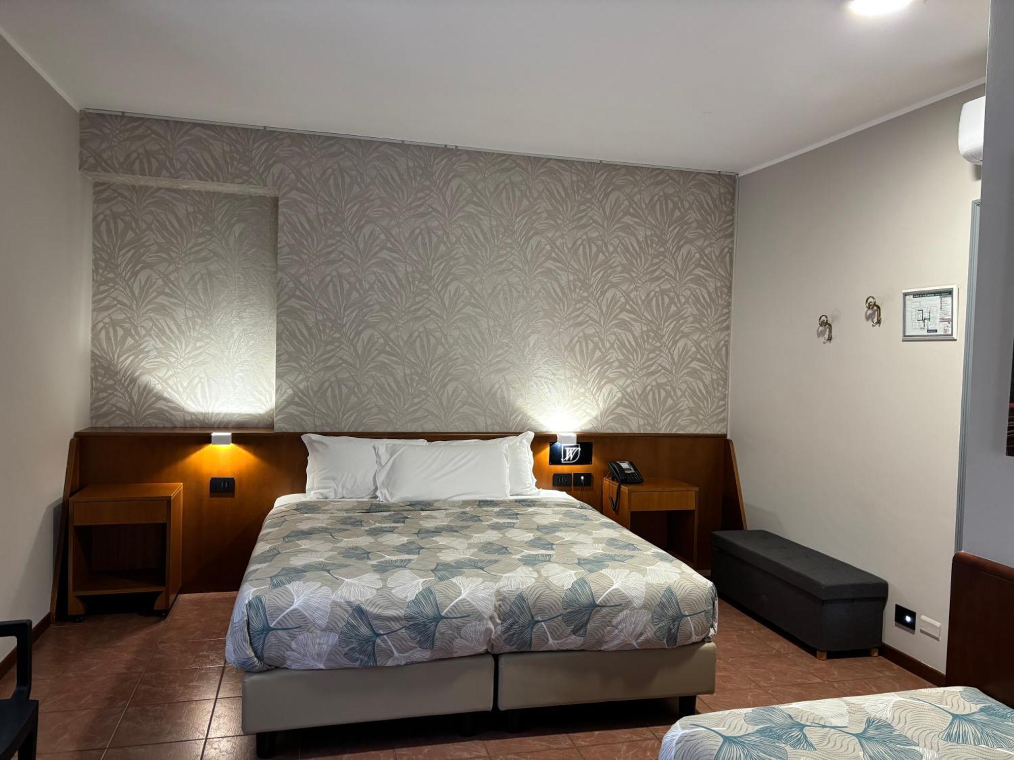 Villa Nasti Hotel Ristorante Canzo Екстер'єр фото