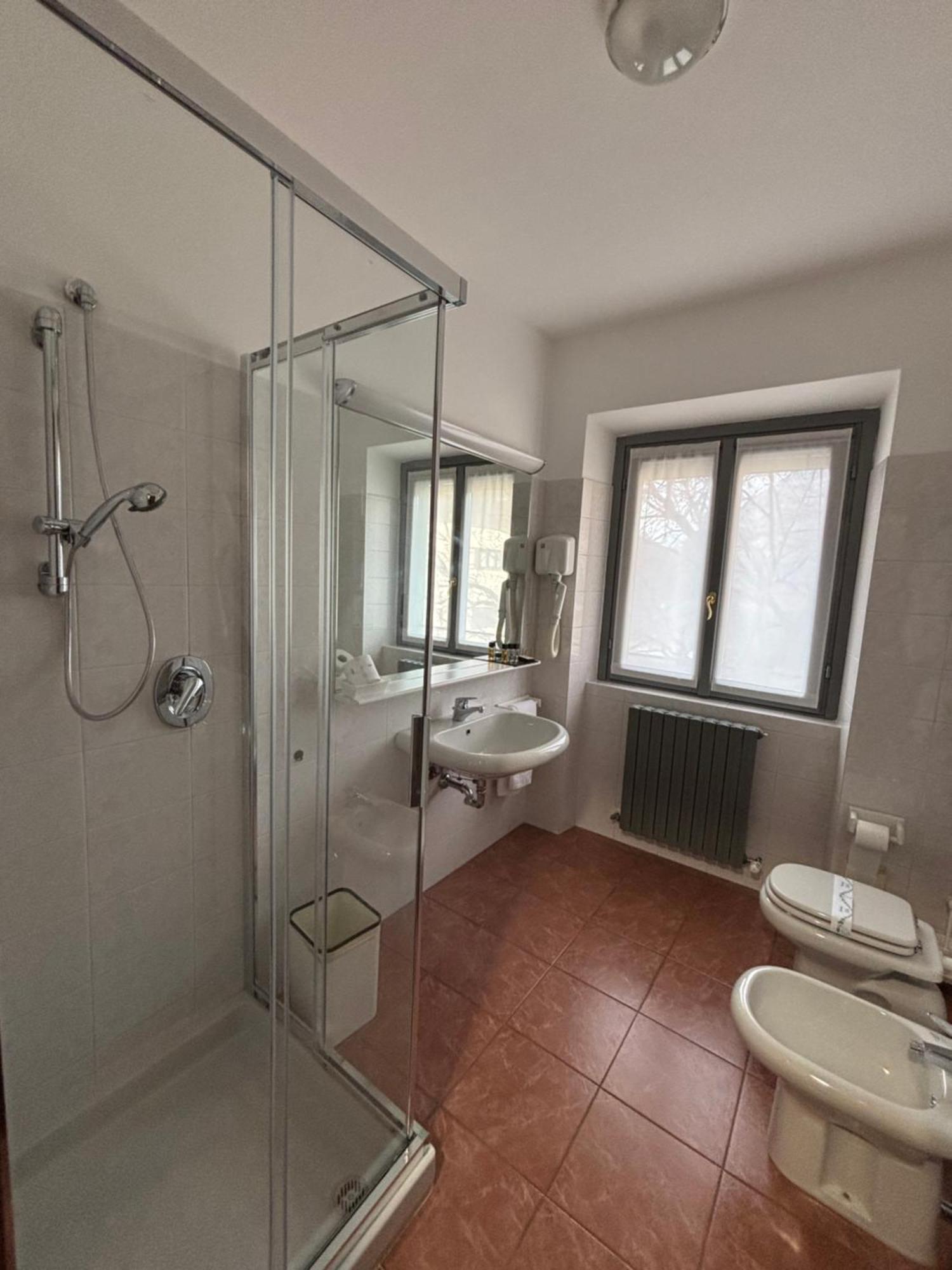Villa Nasti Hotel Ristorante Canzo Екстер'єр фото